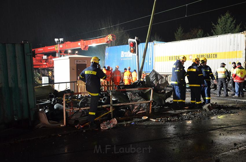 Schwerer VU Bus Zug Düsseldorf P642.JPG